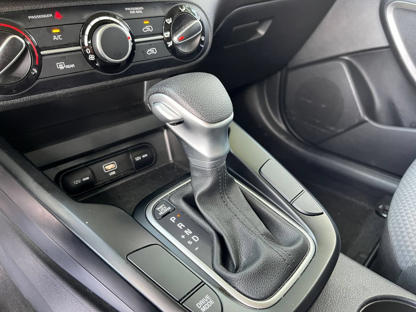 Used 2025 Kia Soul LX w/ LX Technology Package FWD image 38