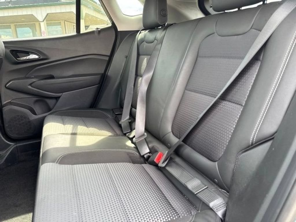 Used 2025 Chevrolet Trax LT FWD image 21
