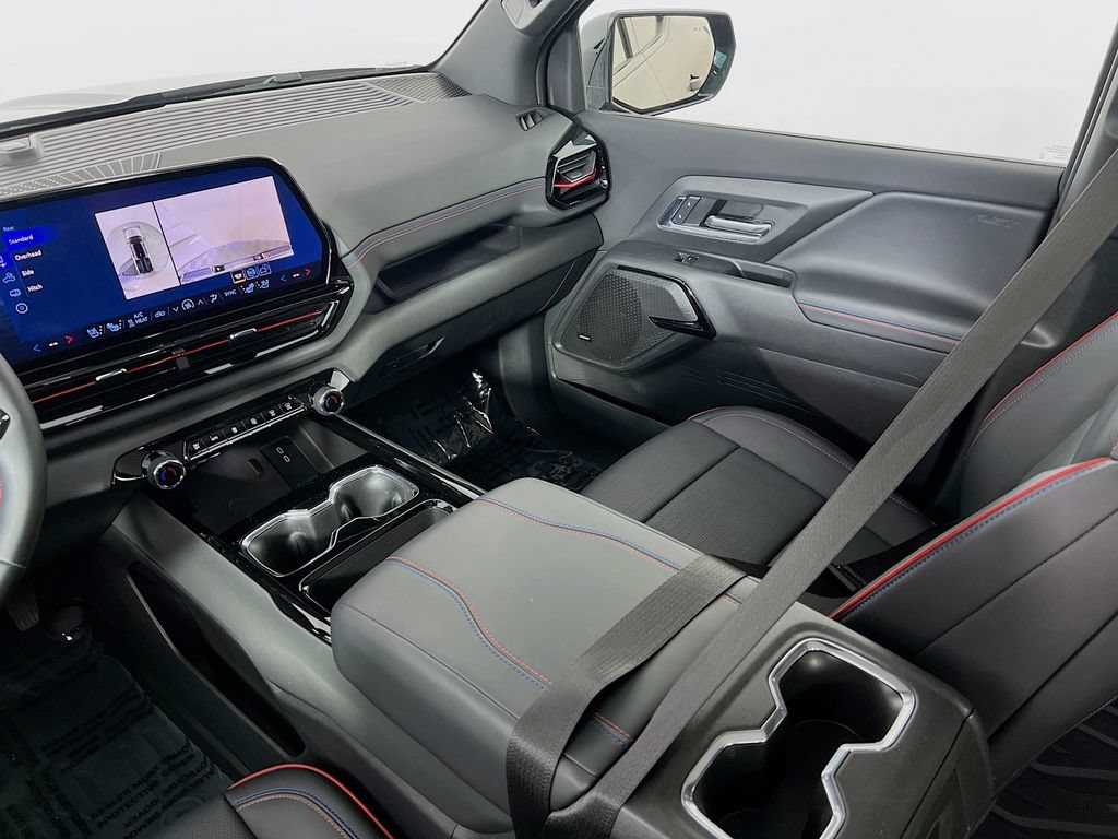 Certified 2025 Chevrolet Silverado EV RST AWD/4WD image 23