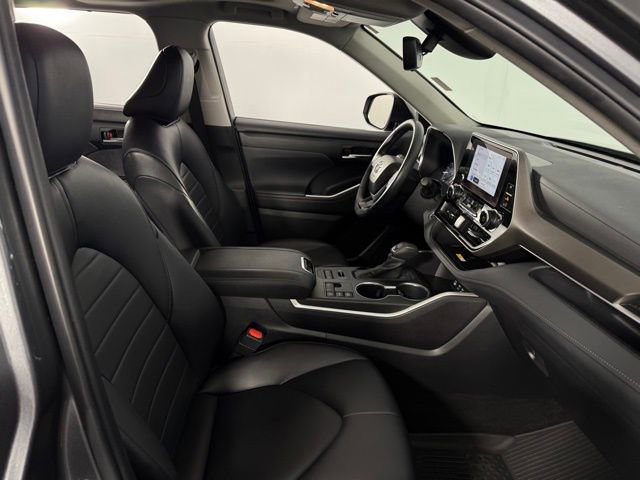 Used 2024 Toyota Highlander XLE image 15