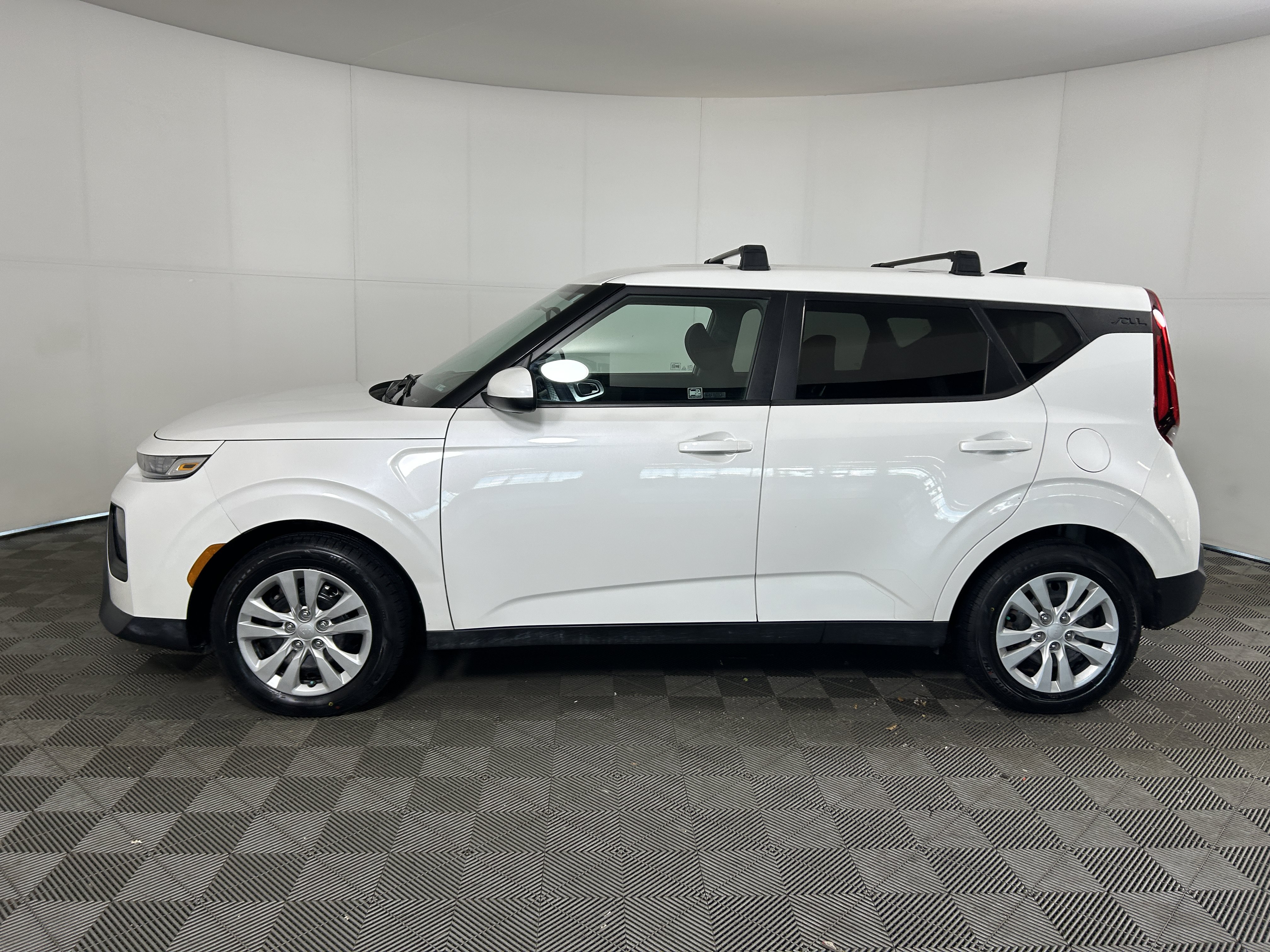 Used 2020 Kia Soul LX FWD image 2
