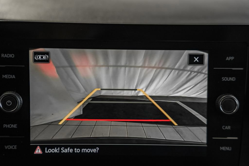 Used 2025 Volkswagen Taos SE w/ Panoramic Sunroof Package image 47