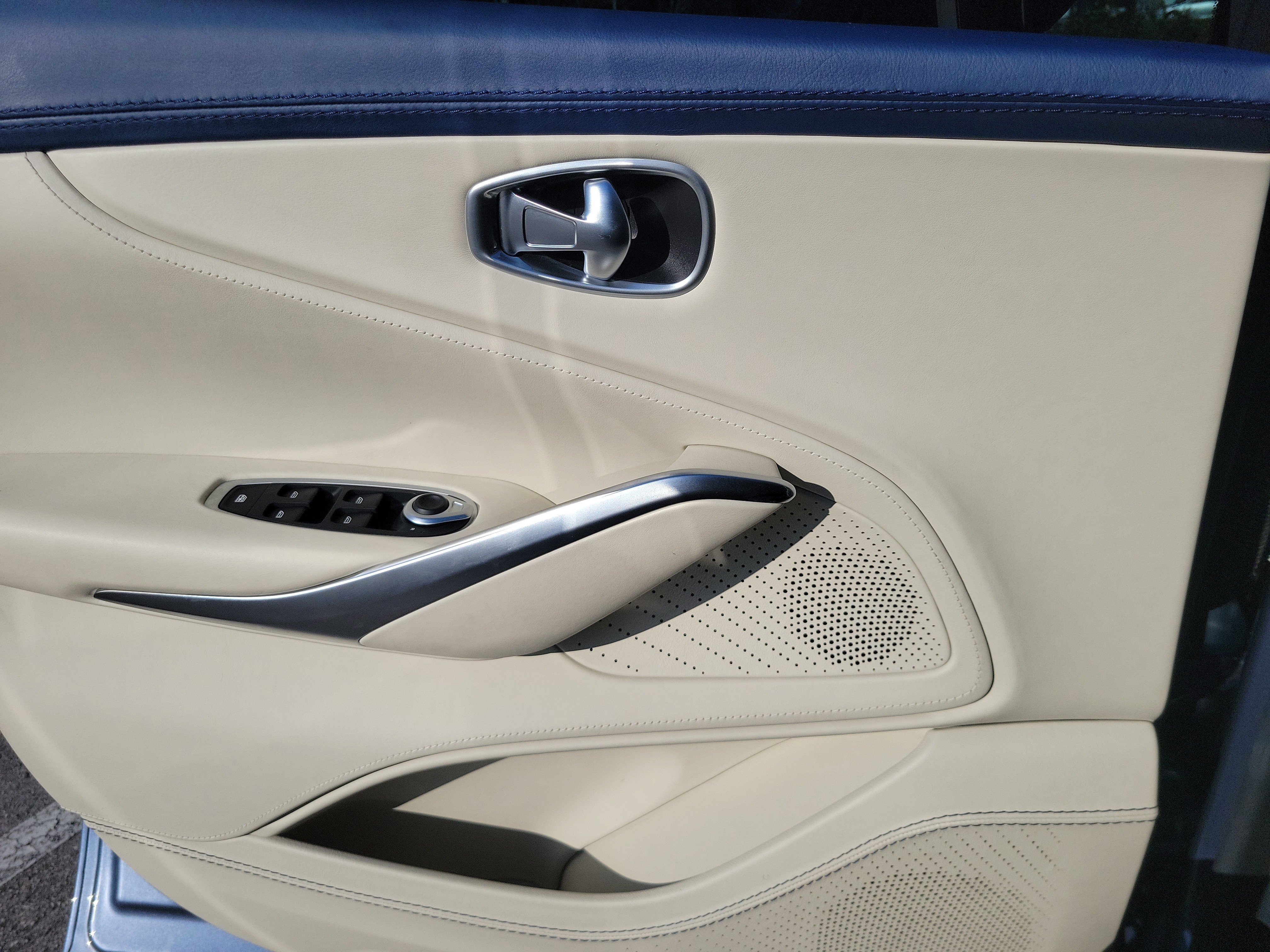 Used 2021 Aston Martin DBX image 17