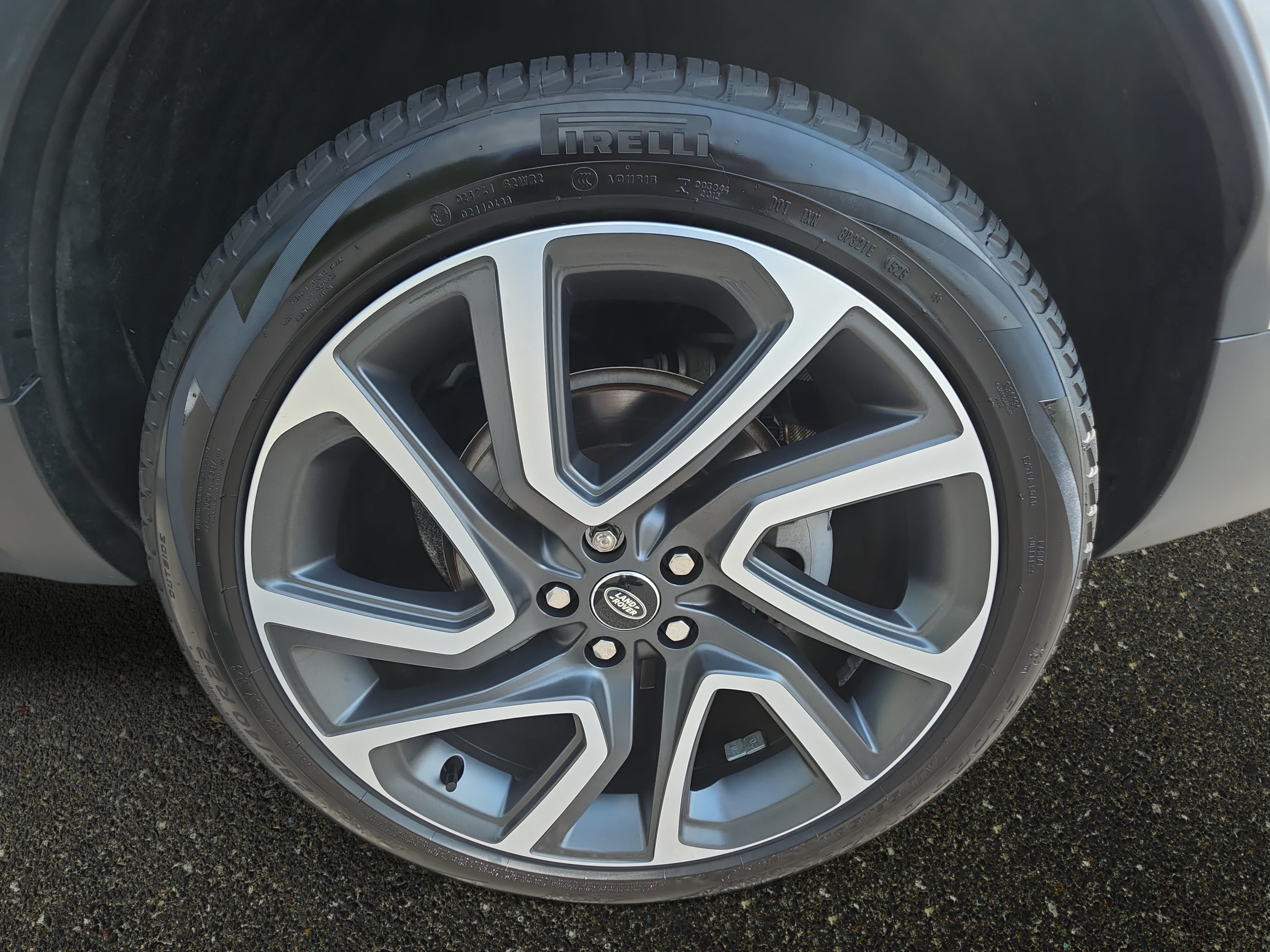 Certified 2025 Land Rover Discovery S AWD/4WD image 36