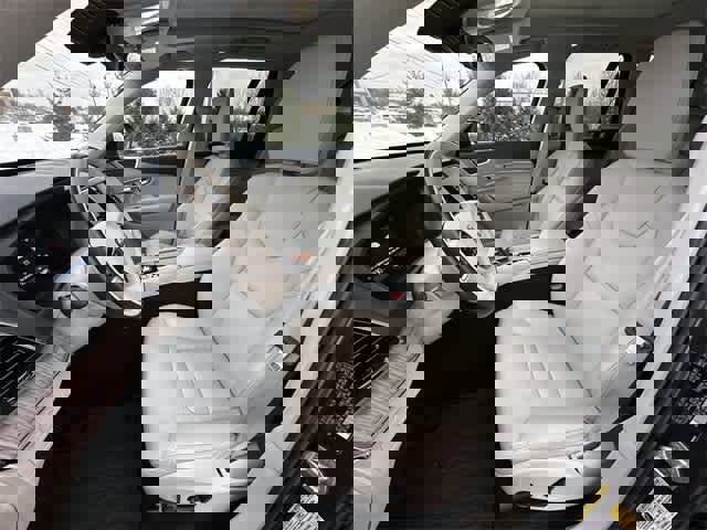 Used 2024 Volvo XC90 B6 Plus w/ Protection Package Premier image 18