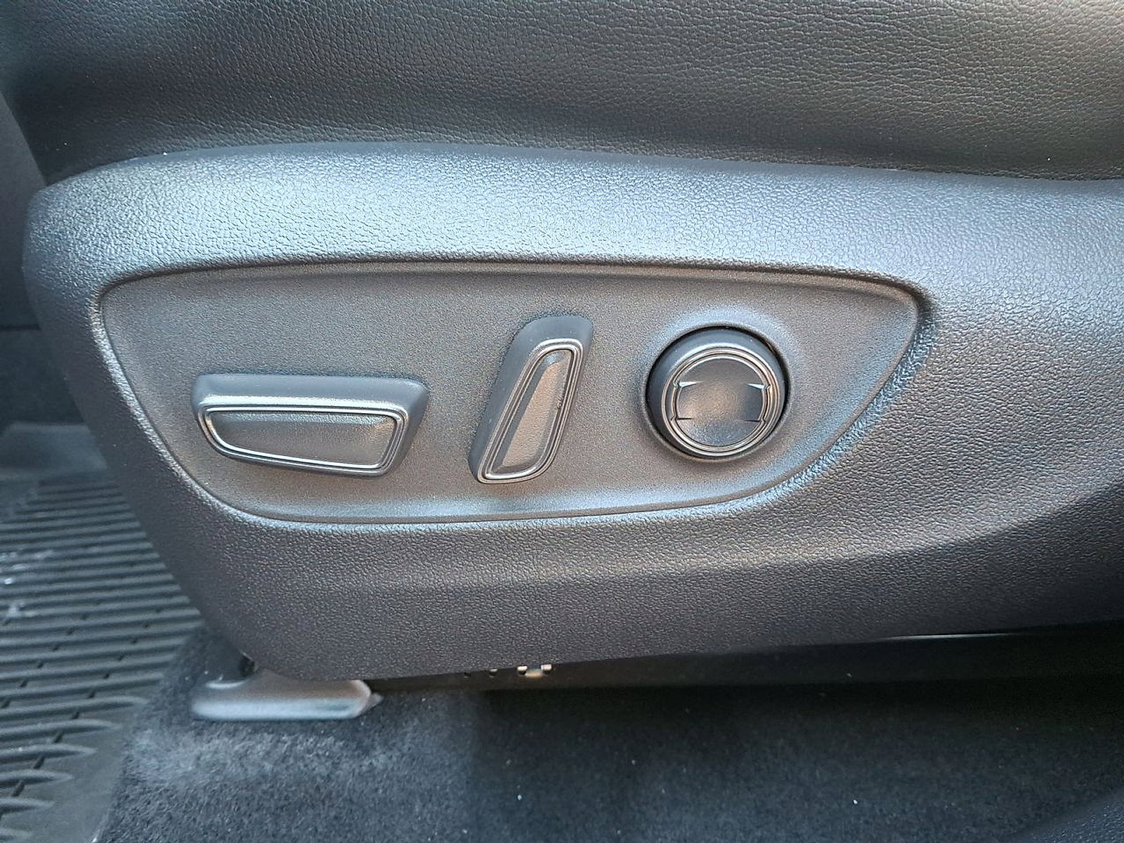 Used 2021 Toyota Highlander XLE image 18