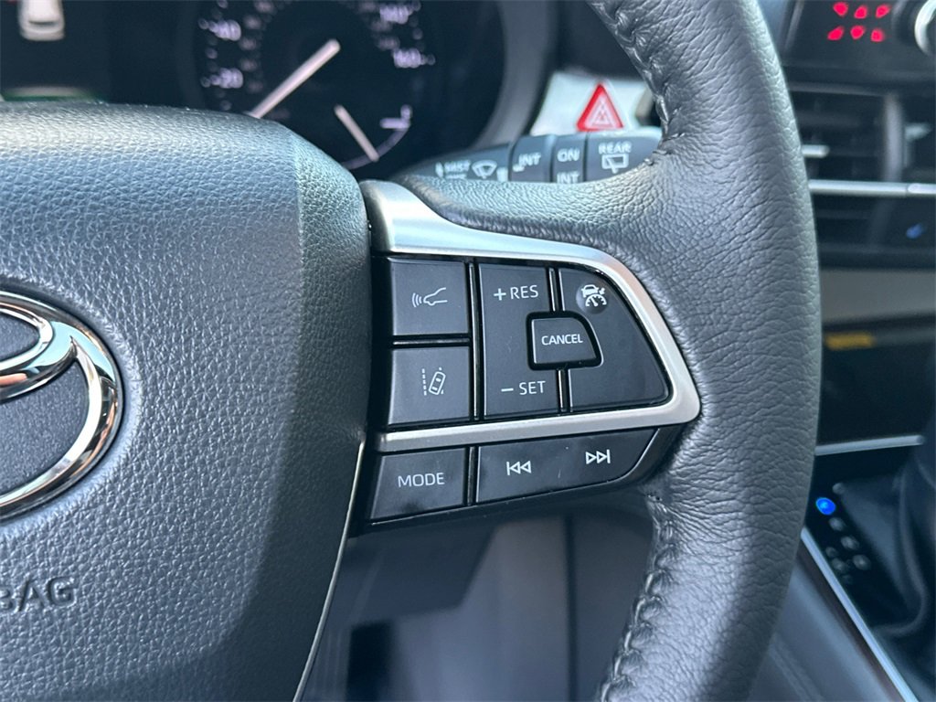 Used 2022 Toyota Sienna XLE image 25