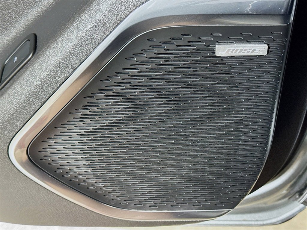 Used 2025 GMC Acadia Elevation image 16