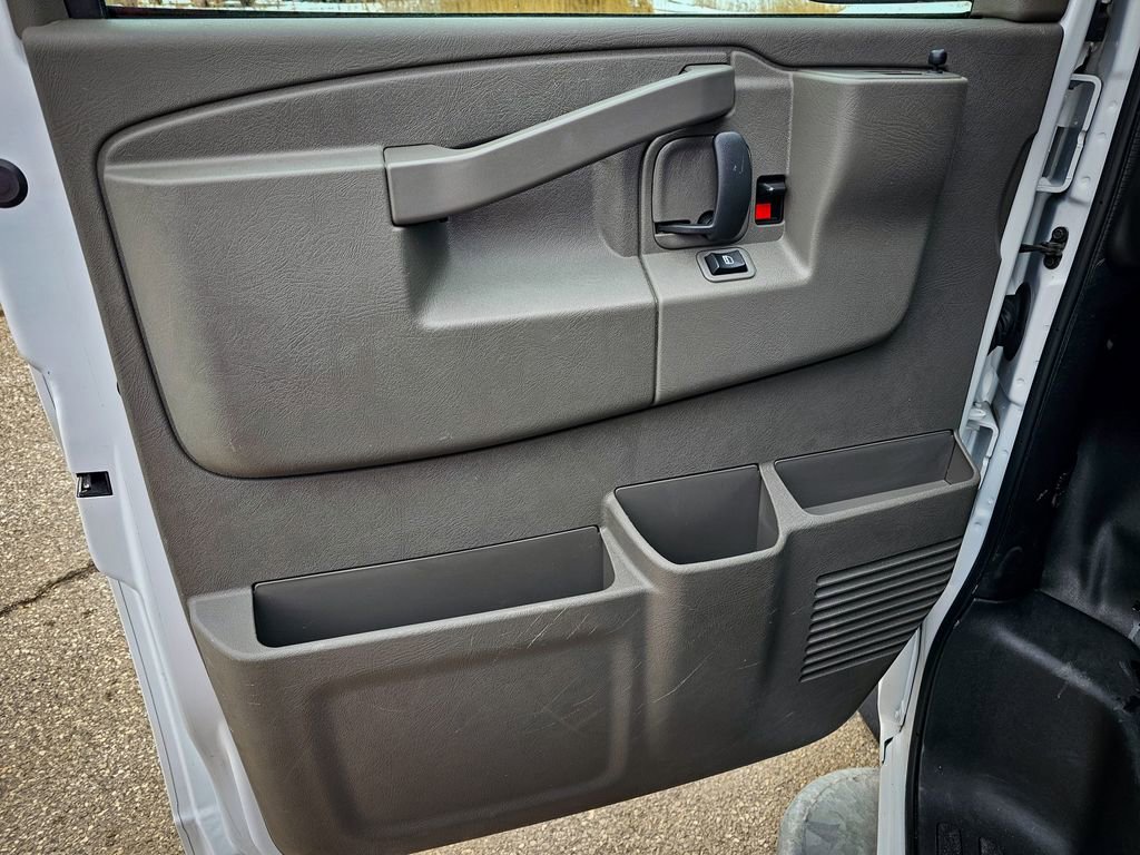 Used 2024 Chevrolet Express 2500 w/ Driver Convenience Package image 9