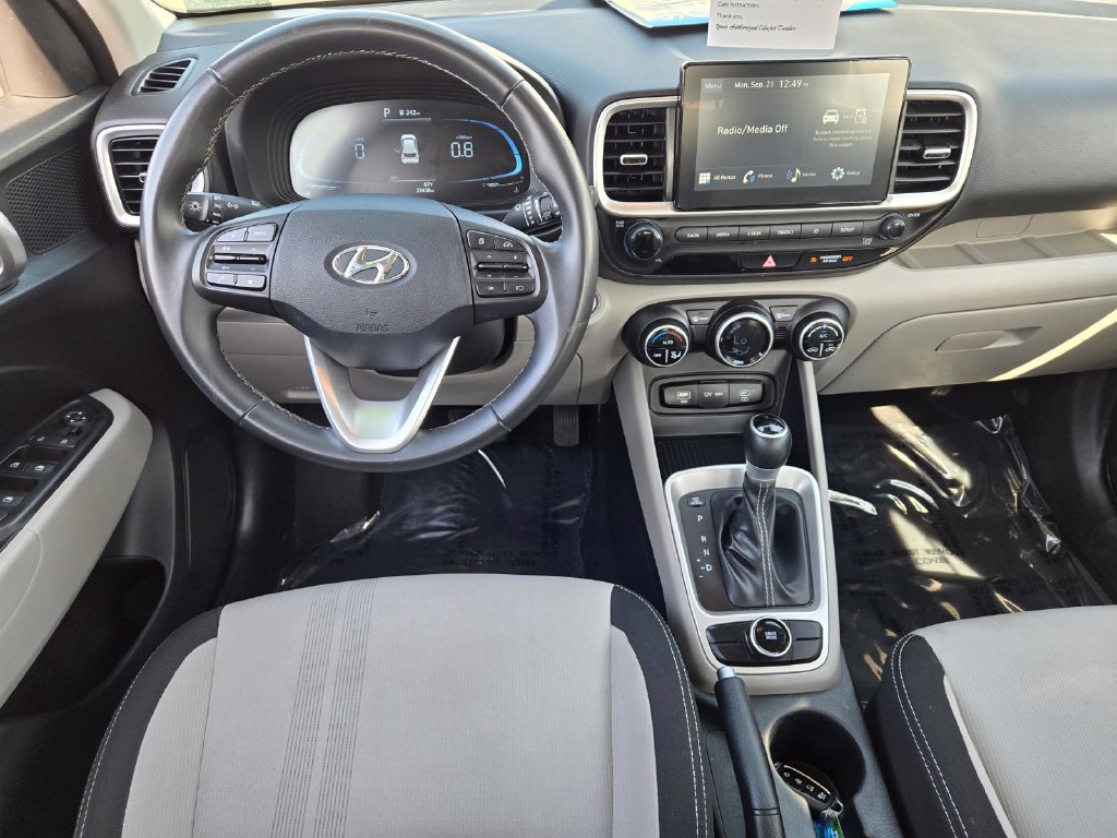 Used 2025 Hyundai Venue SEL FWD image 13