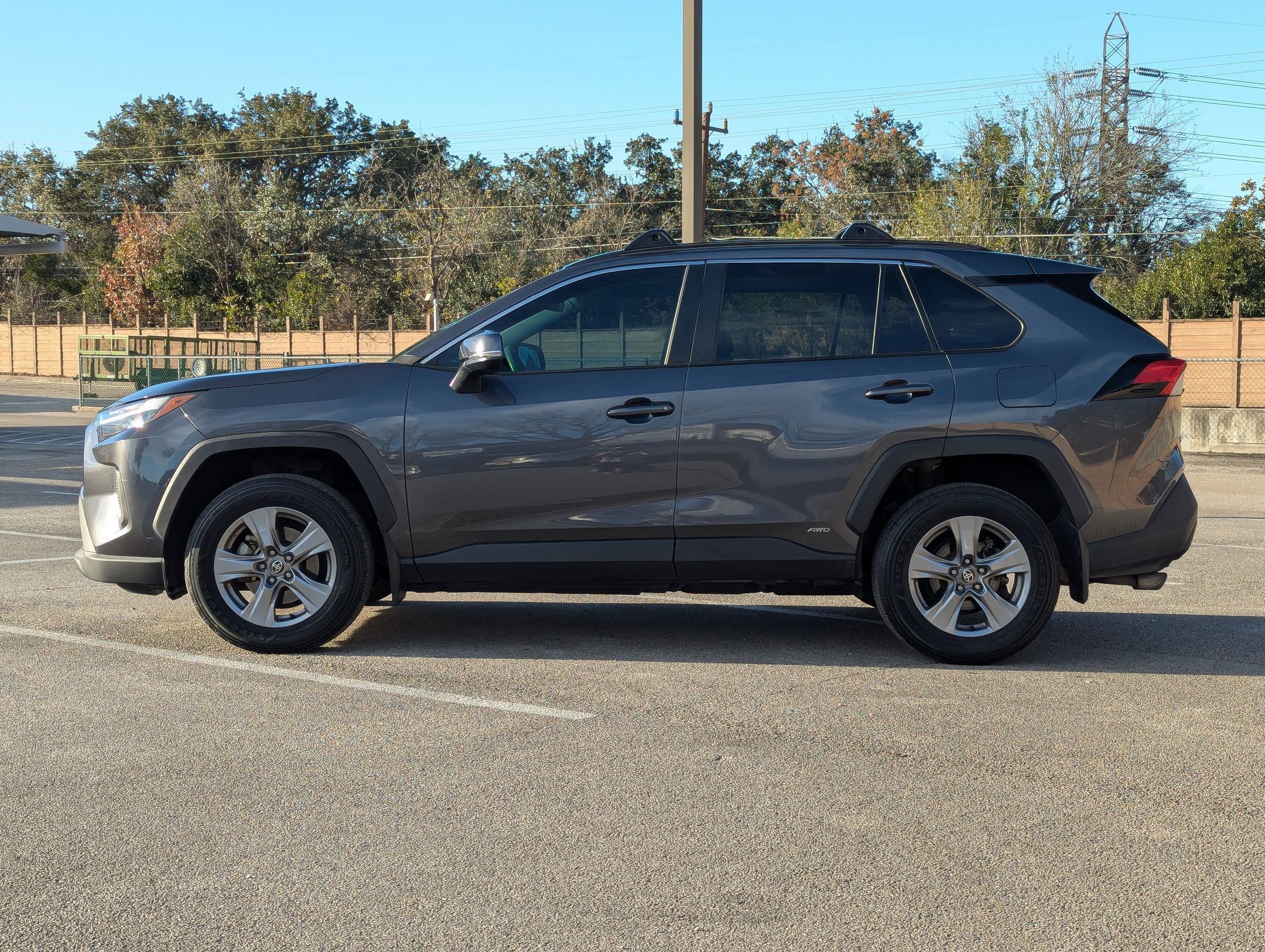Used 2022 Toyota RAV4 XLE w/ Convenience Package image 7