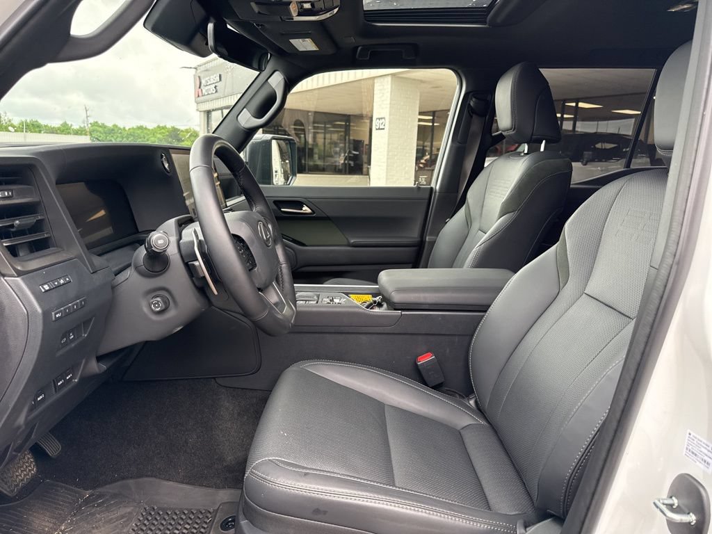 Used 2025 Lexus GX 550 AWD/4WD image 23