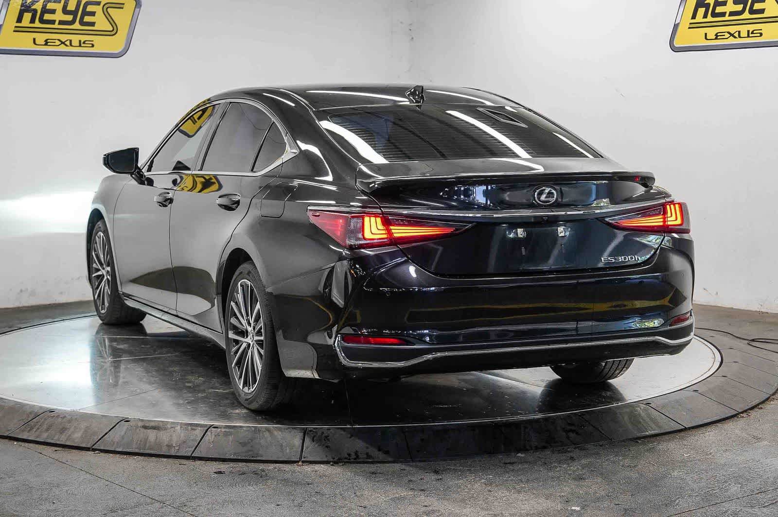 Used 2023 Lexus ES 300h w/ Premium Package FWD image 2