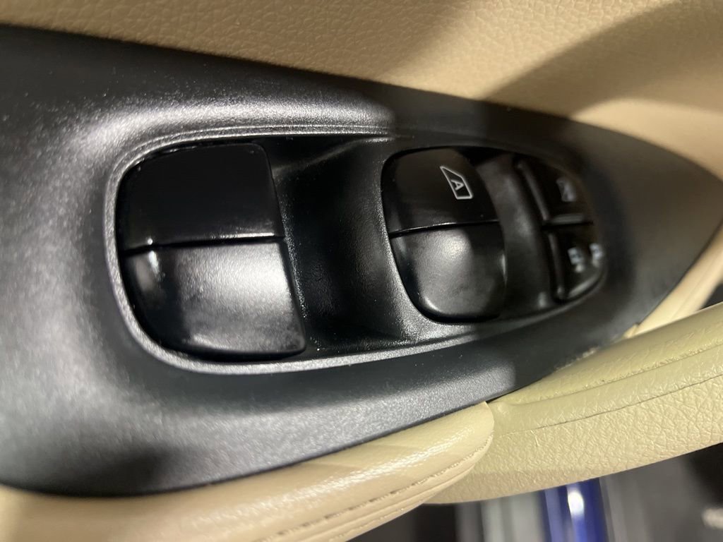 Used 2020 Nissan Rogue SV AWD/4WD image 15