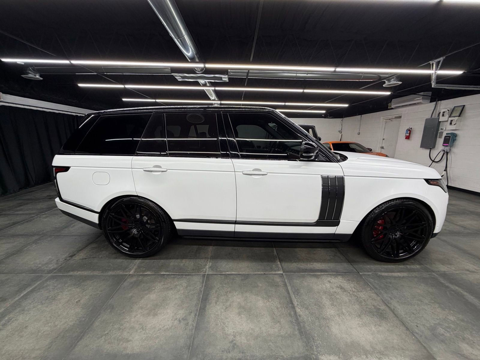 Used 2019 Land Rover Range Rover SV Autobiography Dynamic image 3
