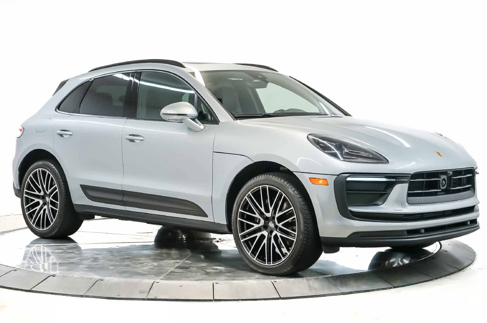 Certified 2024 Porsche Macan AWD/4WD image 7