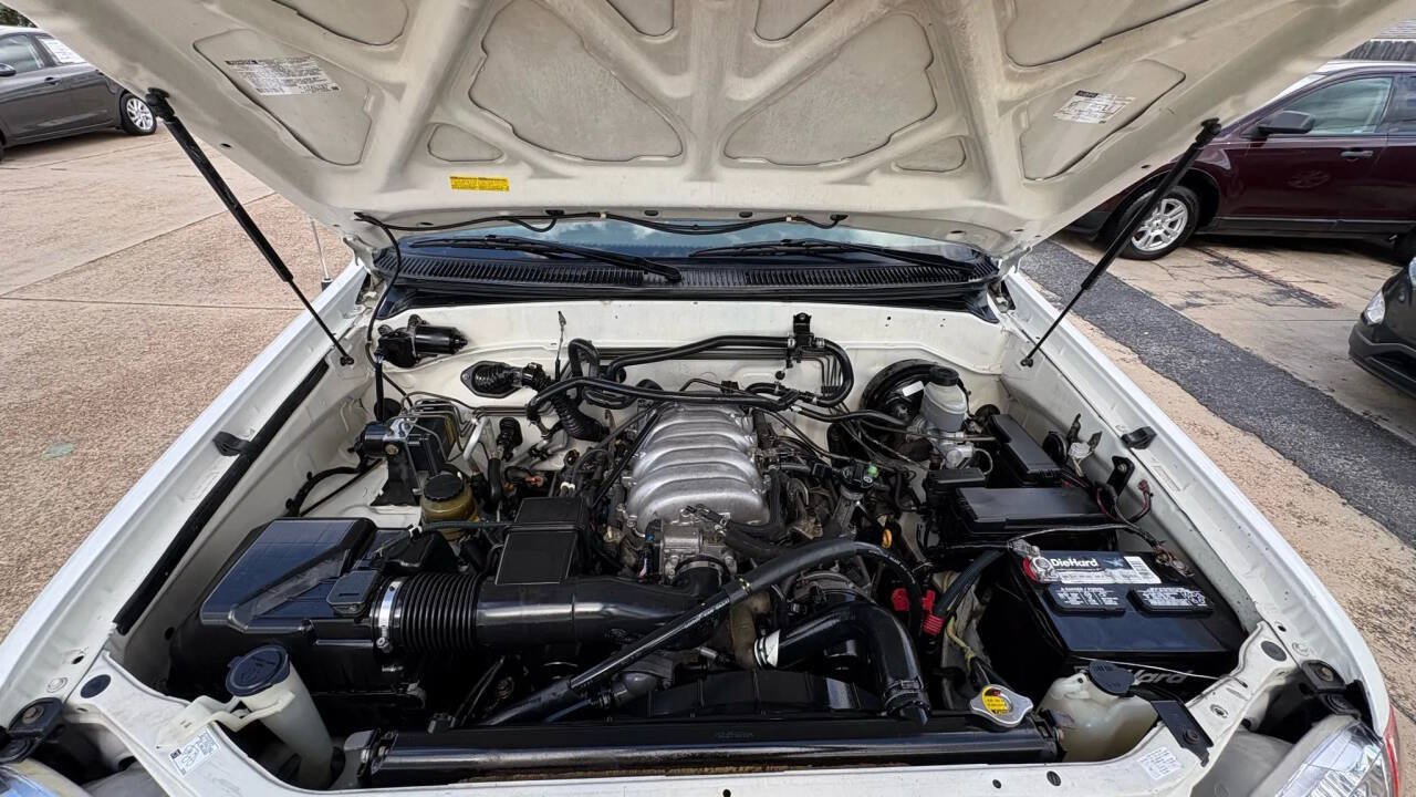 Used 2004 Toyota Sequoia SR5 RWD image 8