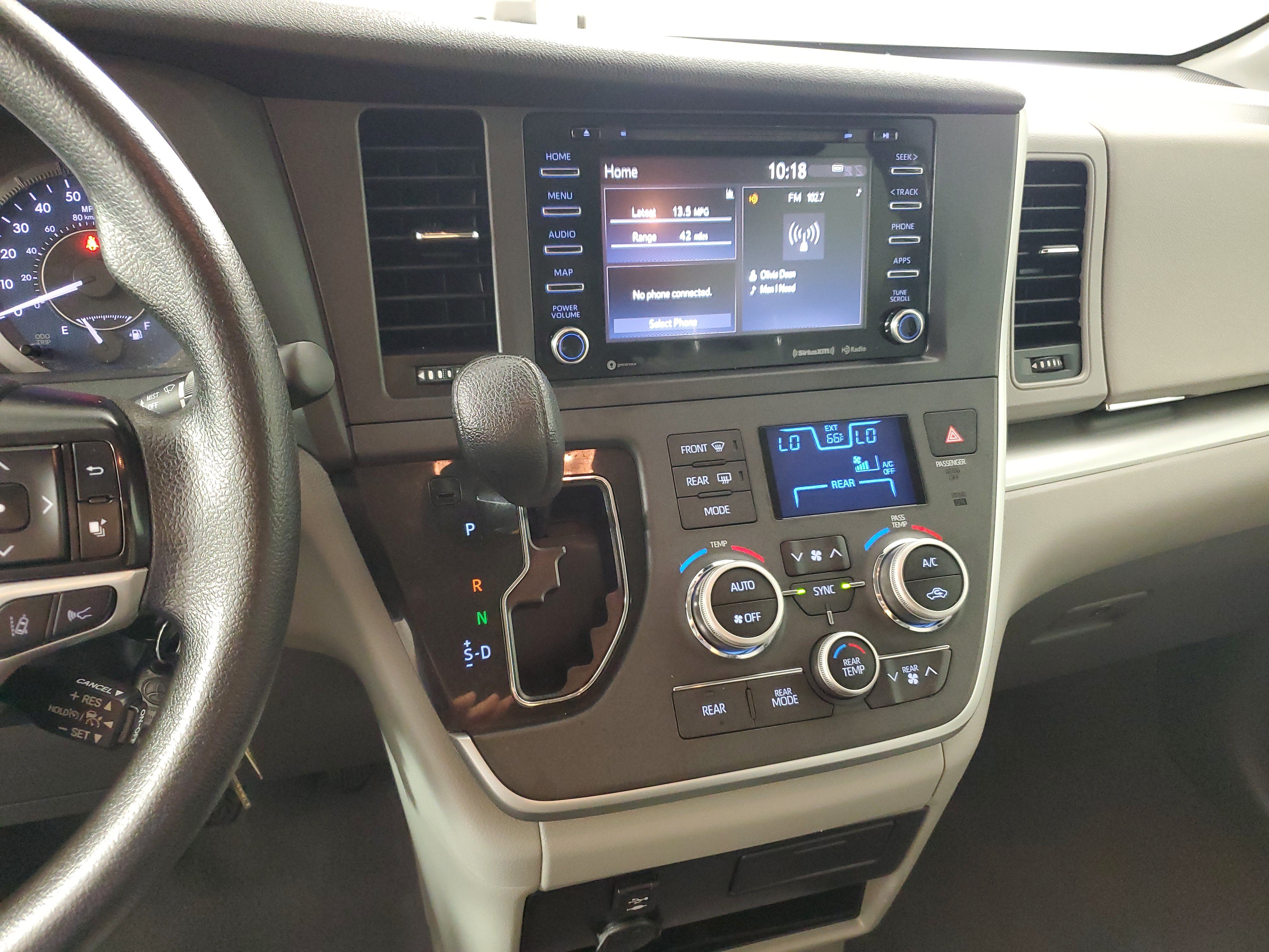 Used 2020 Toyota Sienna LE w/ Carpet Mat Package FWD image 17