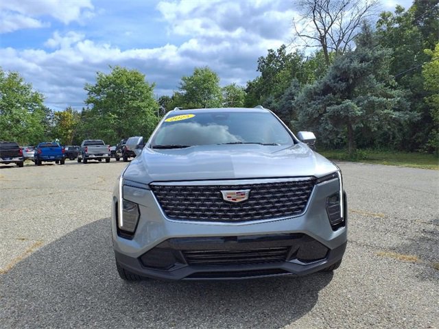 Used 2025 Cadillac XT4 Premium Luxury image 2