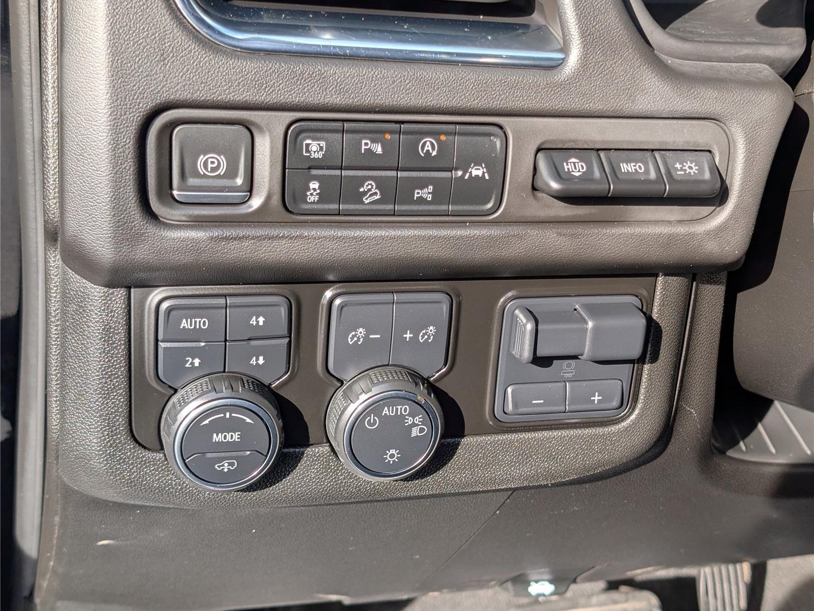 Used 2023 Chevrolet Suburban High Country w/ Advanced Technology Package AWD/4WD image 27