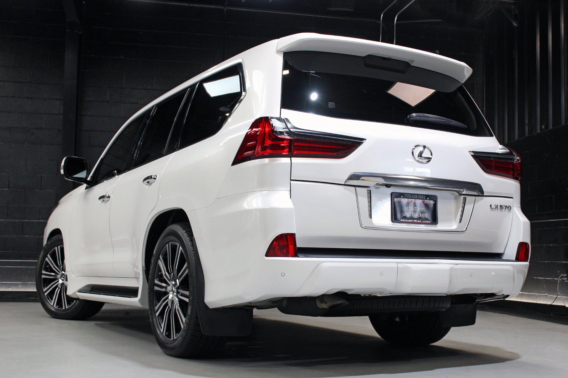 Used 2021 Lexus LX 570 4WD w/ Luxury Package image 11