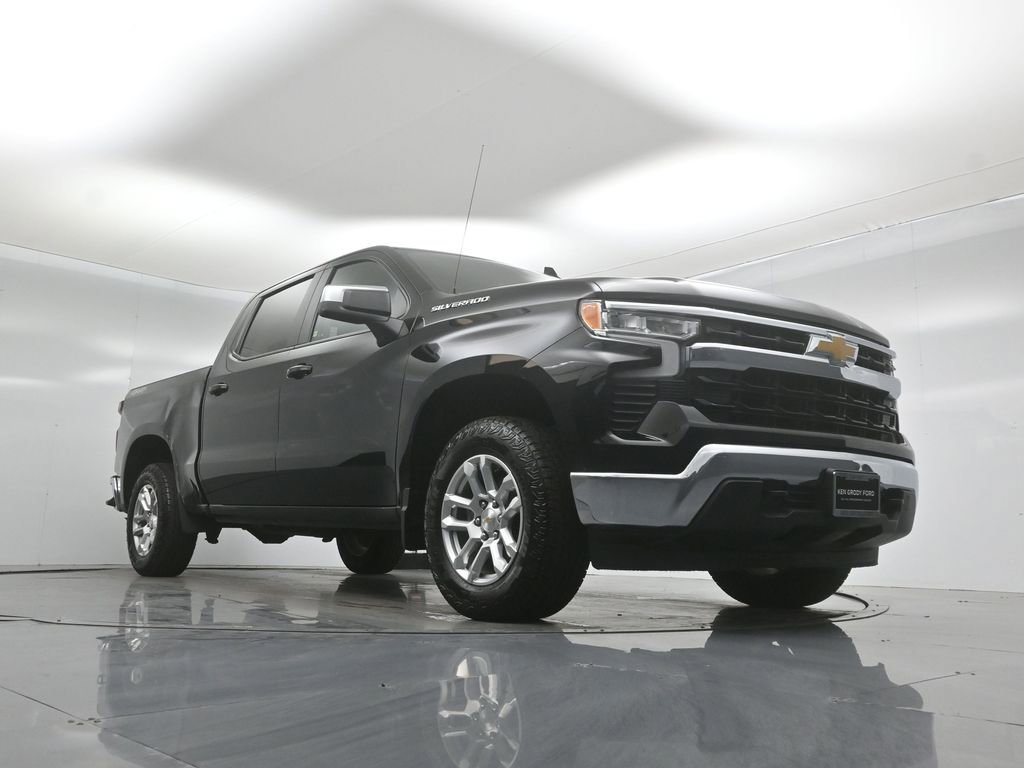Used 2022 Chevrolet Silverado 1500 LT AWD/4WD image 45