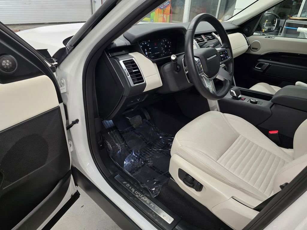Used 2025 Land Rover Discovery S AWD/4WD image 16