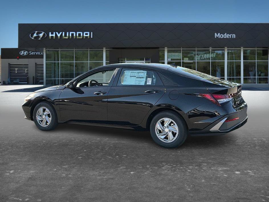 New 2026 Hyundai Elantra SE FWD image 4