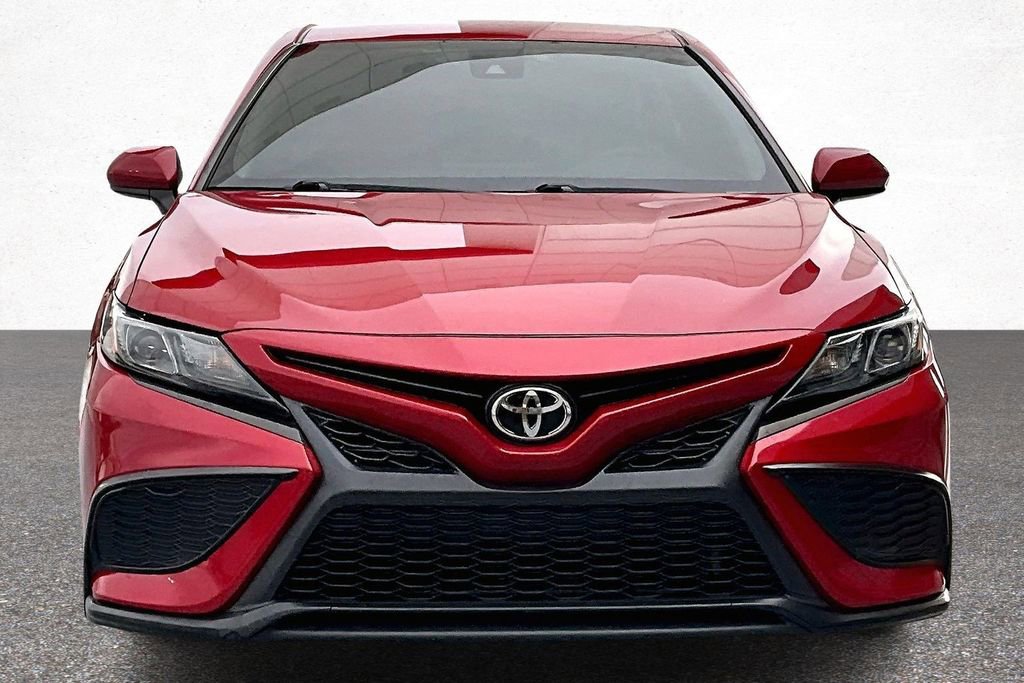 Used 2021 Toyota Camry SE image 3