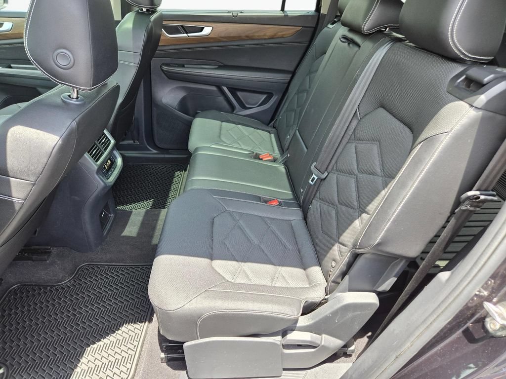 Used 2024 Volkswagen Atlas SE w/ Panoramic Sunroof Package FWD image 18