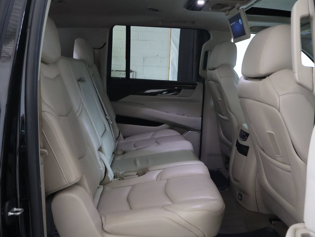 Used 2018 Cadillac Escalade ESV Luxury AWD/4WD image 13