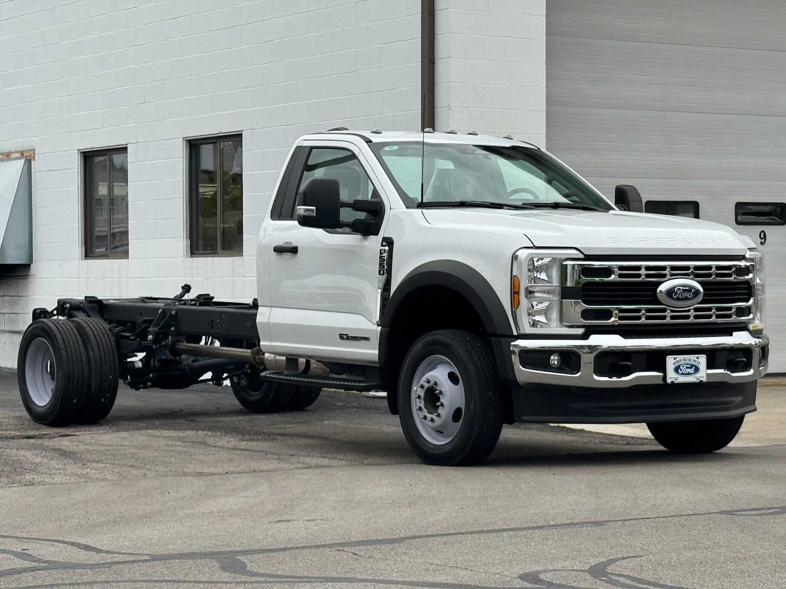 Used 2024 Ford F550 2WD Regular Cab Super Duty image 2