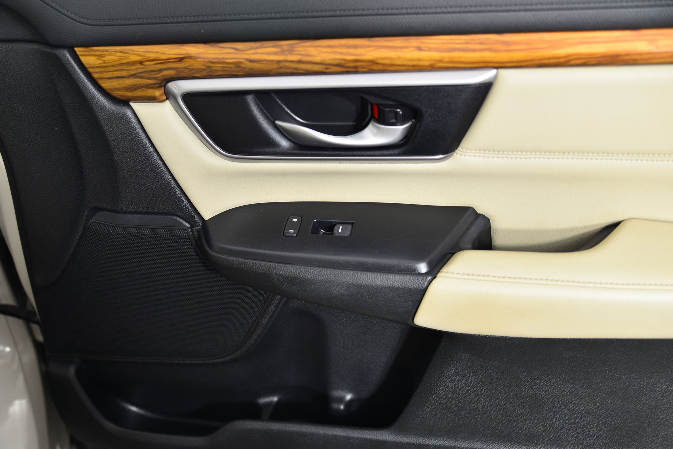 Used 2018 Honda CR-V Touring image 11