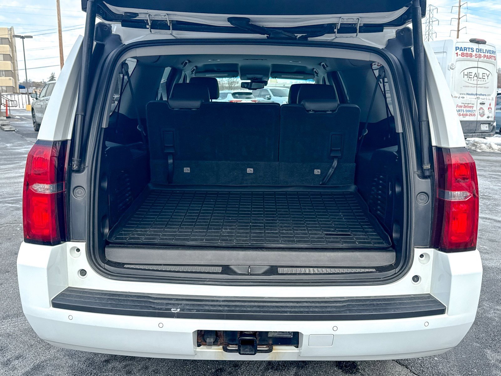 Used 2018 Chevrolet Suburban LT image 12