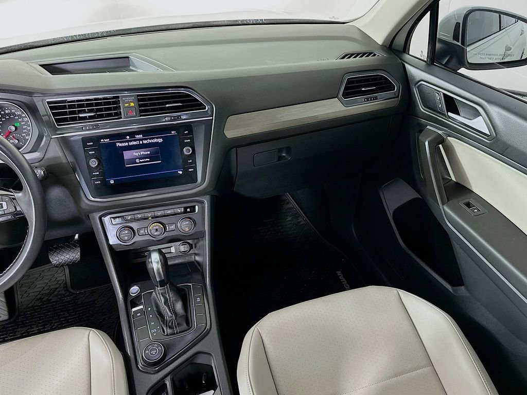 Certified 2021 Volkswagen Tiguan SE w/ Panoramic Sunroof Package image 20