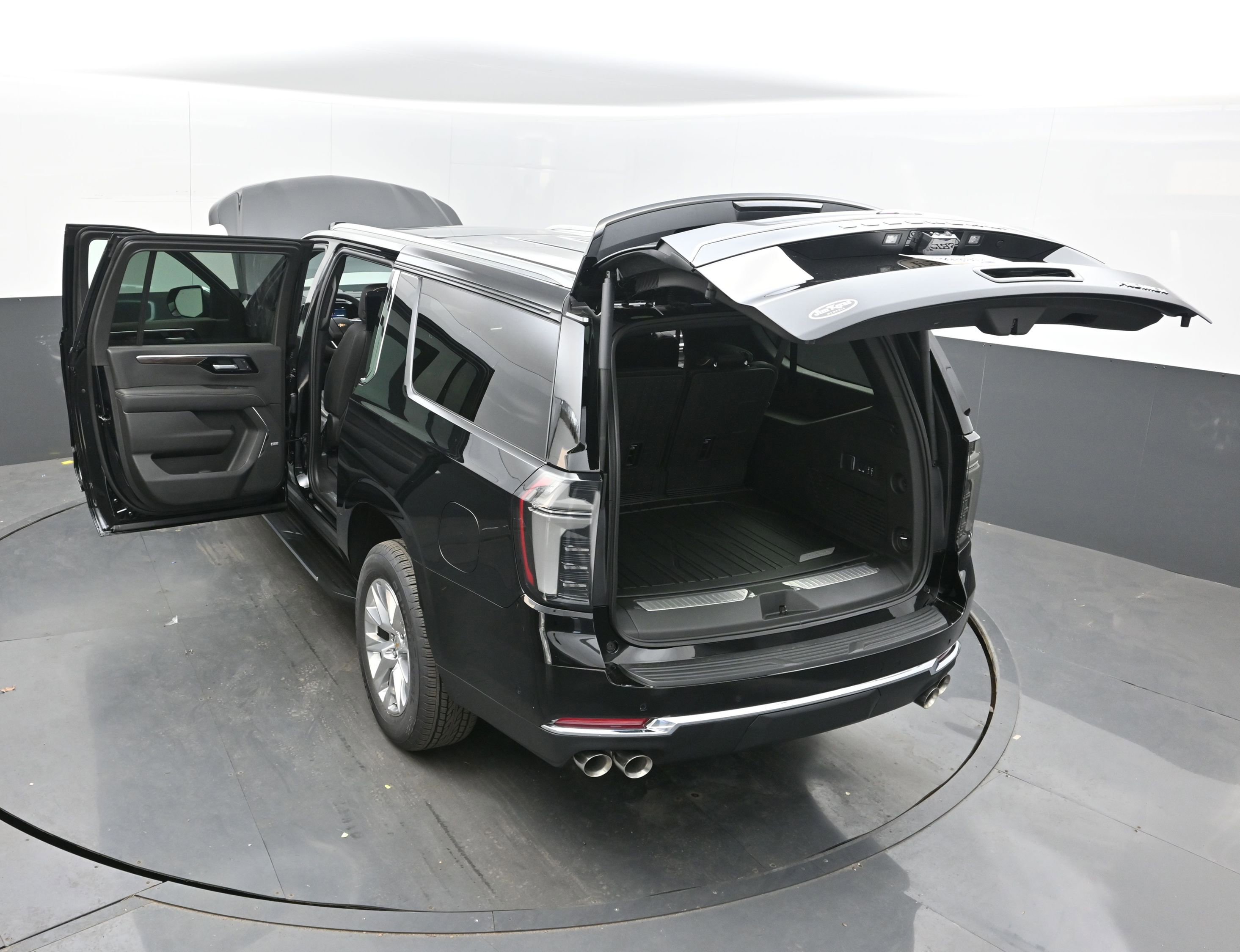 New 2026 Chevrolet Suburban Premier RWD image 44
