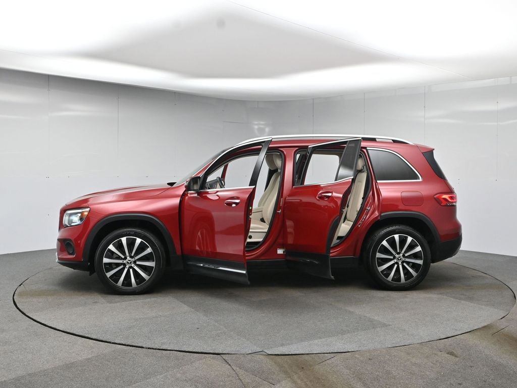 Used 2020 Mercedes-Benz GLB 250 w/ Premium Package image 52