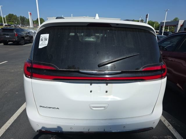 Used 2022 Chrysler Pacifica Touring-L w/ Uconnect Theater Family Group image 5