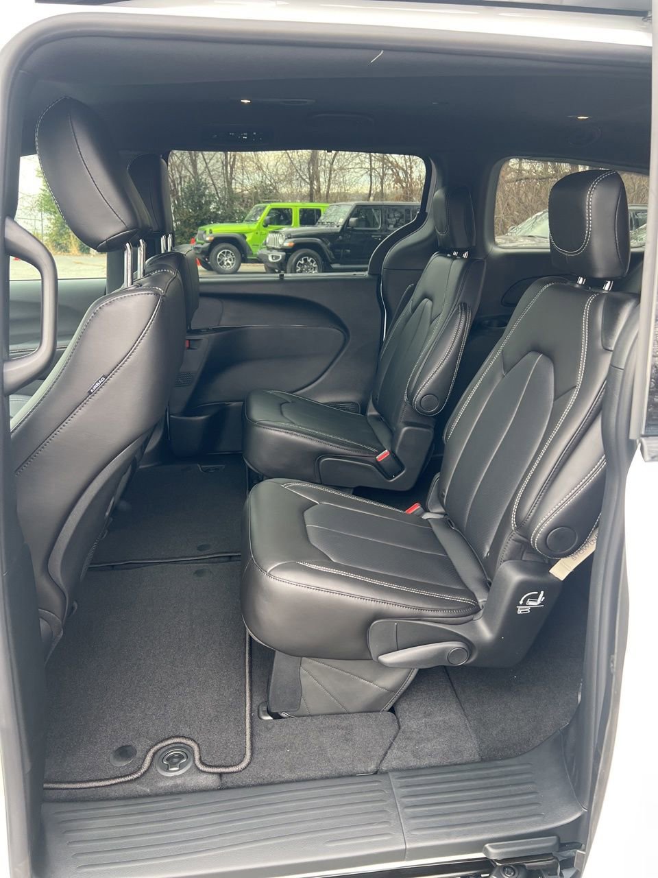 New 2026 Chrysler Pacifica Select w/ S Appearance Package image 9