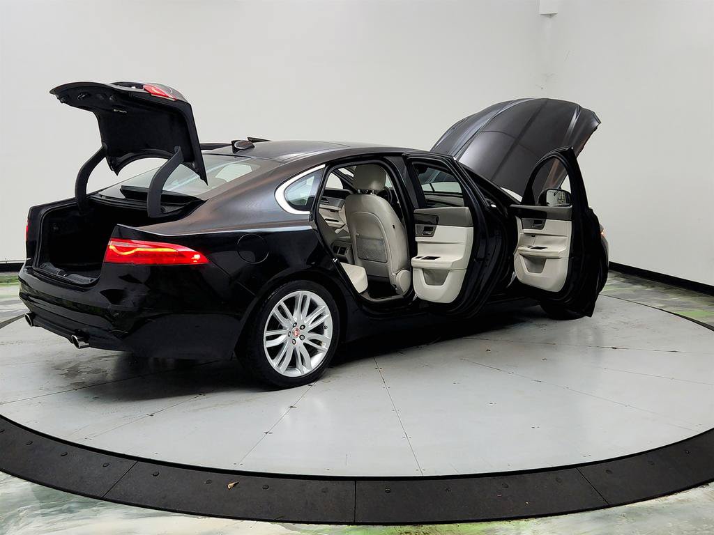 Used 2016 Jaguar XF Prestige RWD image 11