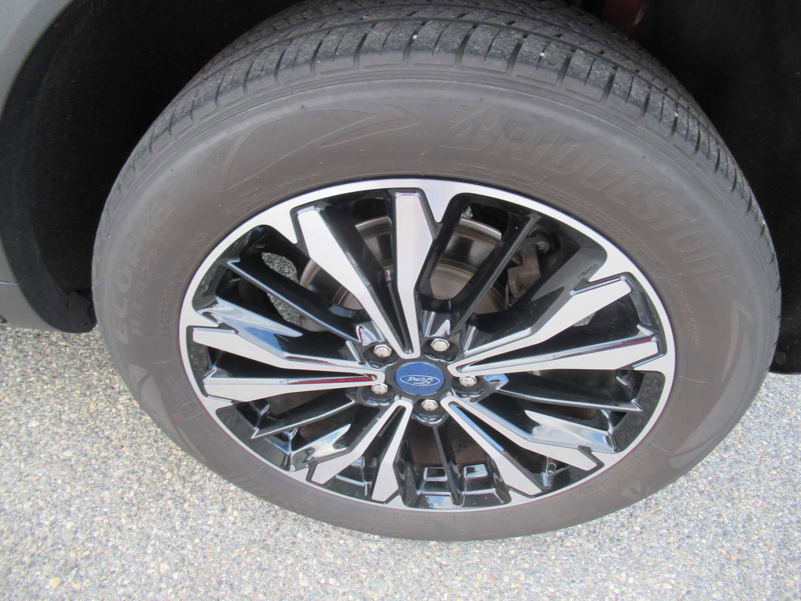 Used 2022 Ford Escape SE w/ SE Sport Appearance Package image 8