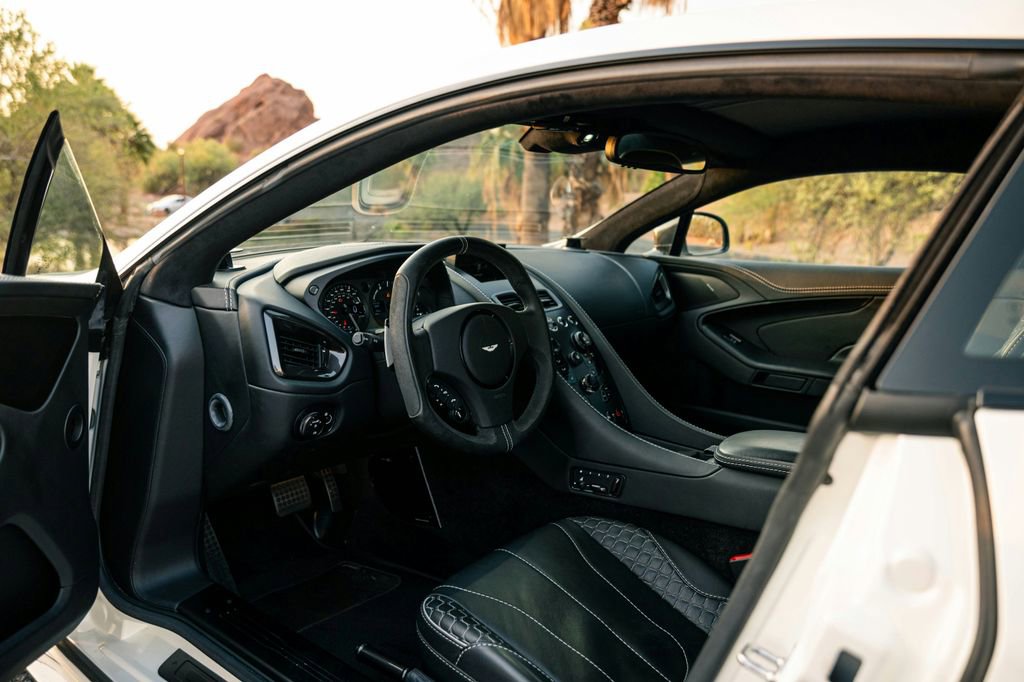 Used 2015 Aston Martin Vanquish Coupe image 29