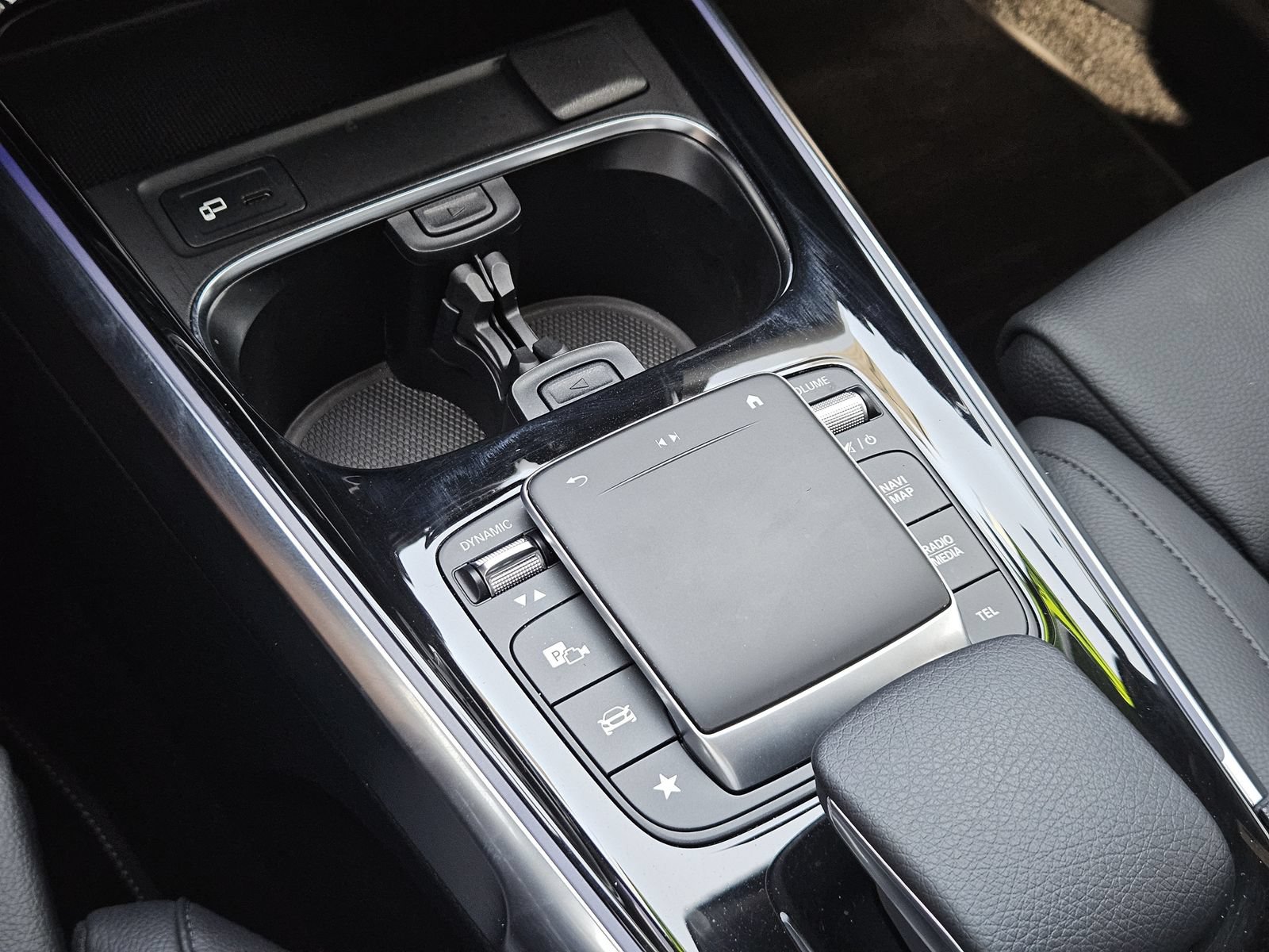 Used 2021 Mercedes-Benz GLB 250 w/ Premium Package image 23