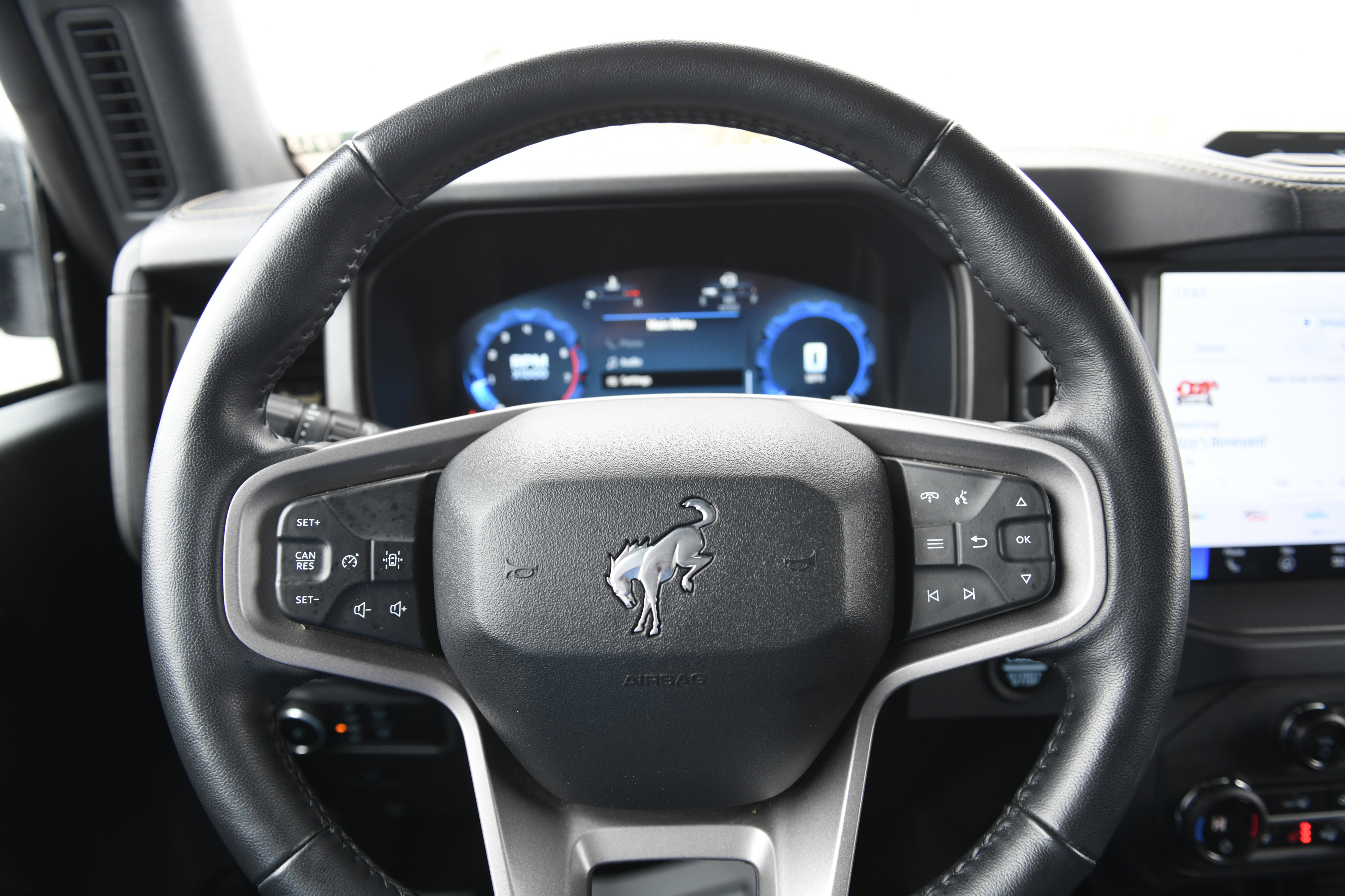 Used 2025 Ford Bronco Badlands image 26
