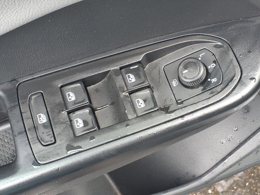 Certified 2023 Volkswagen Taos SE image 16