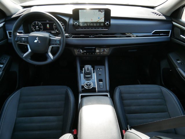 Used 2024 Mitsubishi Outlander SE AWD/4WD image 12