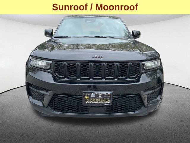 Used 2025 Jeep Grand Cherokee Altitude AWD/4WD image 4