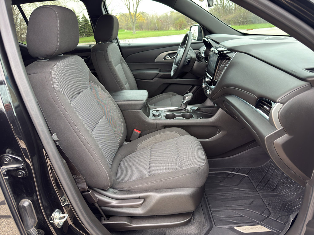 Used 2023 Chevrolet Traverse LT image 47