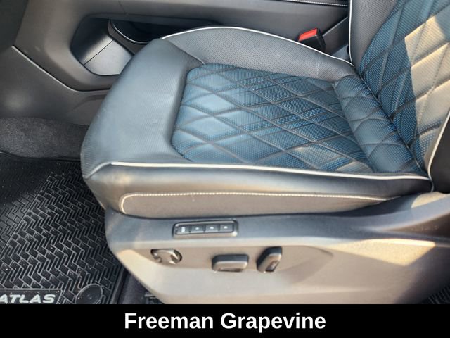 Used 2024 Volkswagen Atlas Cross Sport SEL Premium R-Line image 26