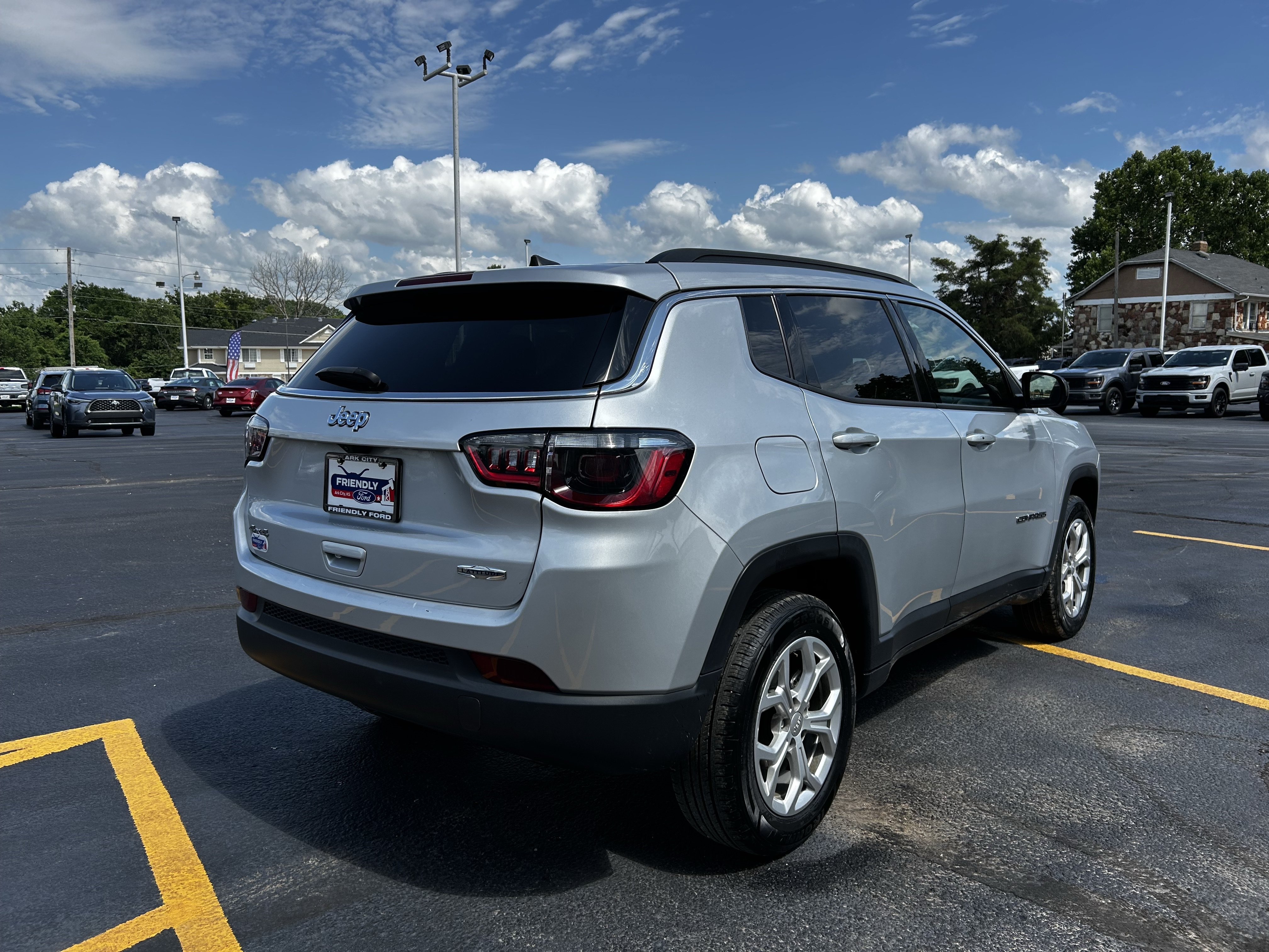 Used 2024 Jeep Compass Latitude AWD/4WD image 7